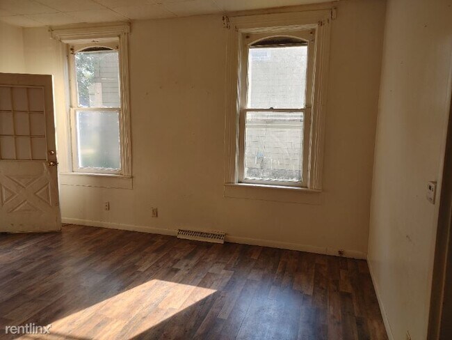 Building Photo - 1020 S Matthew St