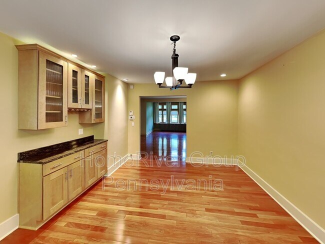 Building Photo - 1623 Beechwood Blvd