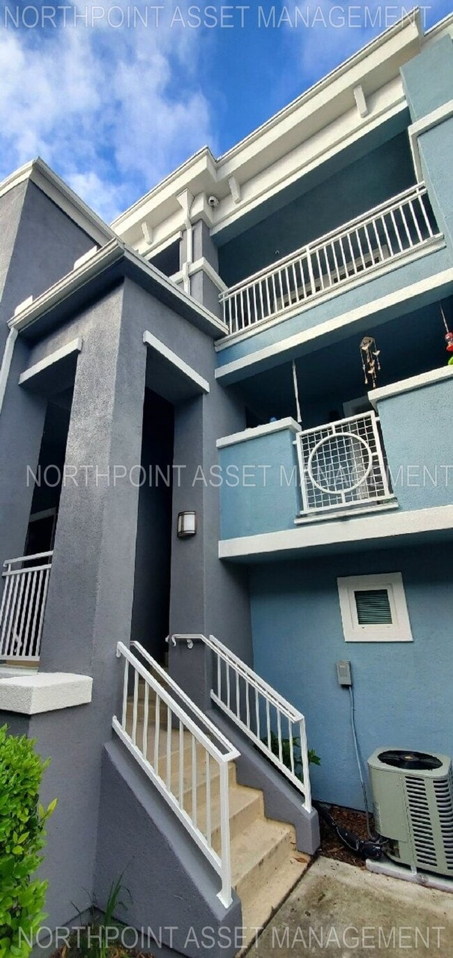 Building Photo - 2 Bed, 2 Bath located within Point Loma an...