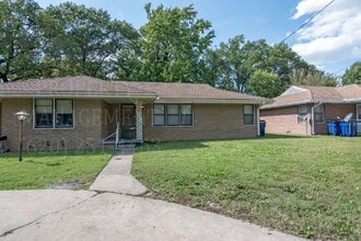 Building Photo - 710 S Cline Rd