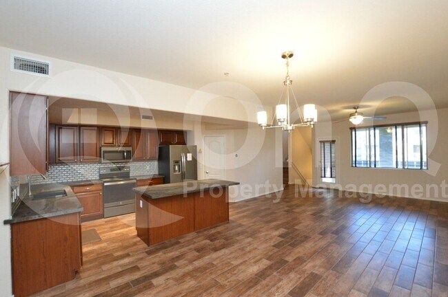 Foto del edificio - 2402 E 5th St