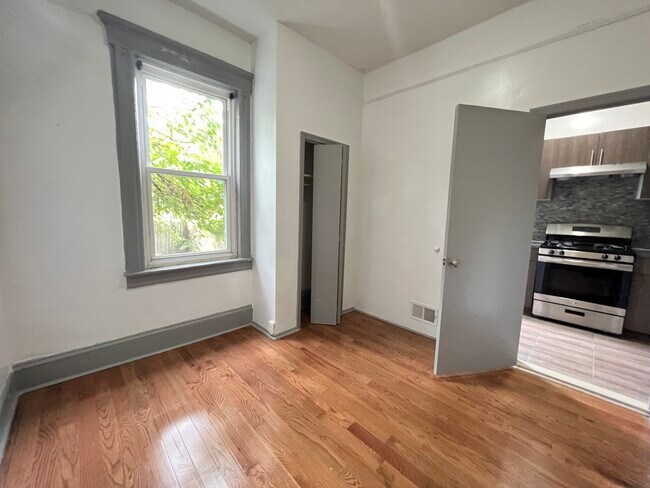 Building Photo - 575 Bramhall Ave