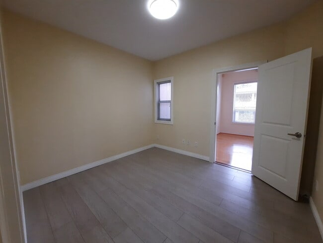 Building Photo - 5283 Chesham Ave