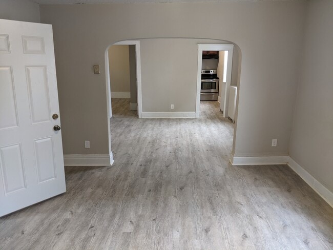 Foto del edificio - 403 Litchfield Ave SE