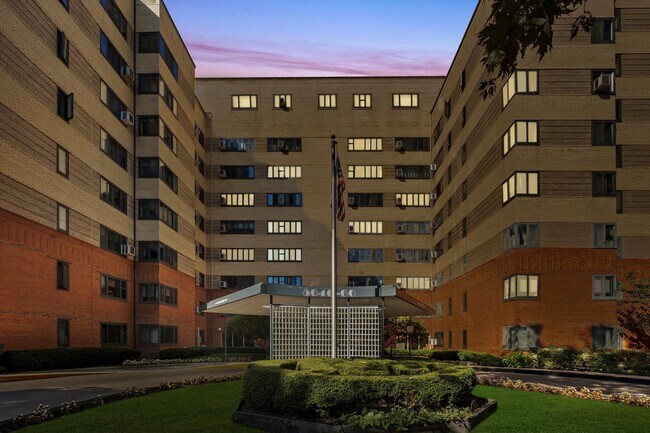 Foto del edificio - 5048 N Marine Dr