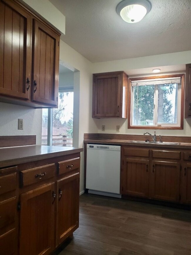 Building Photo - Wonderful South Salem Home in great neighborhood.