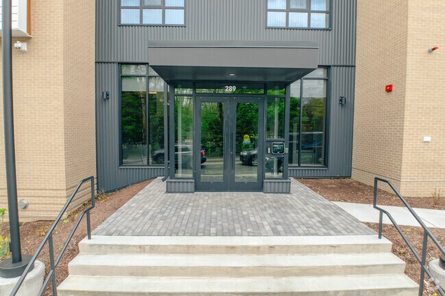 Entrada al edificio - The Rozzie