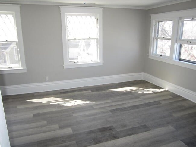 Building Photo - 119 Tennyson Ct