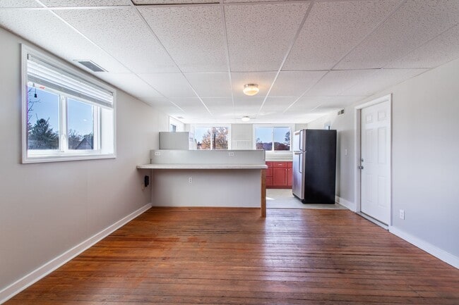 Building Photo - Downtown Apartment