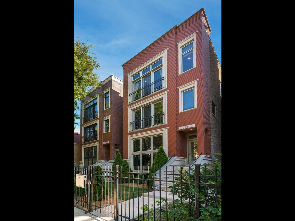 Primary Photo - 2231 N Leavitt St
