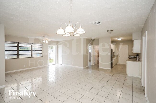 Foto del edificio - 3751 NW 170th St