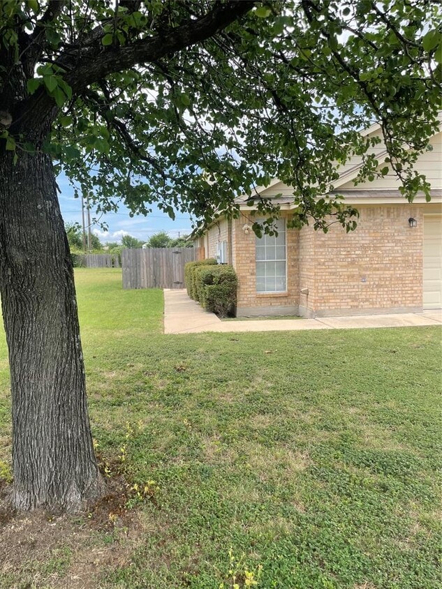 Building Photo - 205 Axis Deer Trail