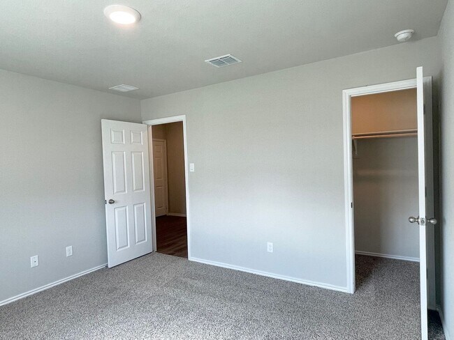 Foto del edificio - 2909 Cyprian Rd