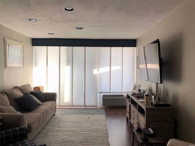 Foto del edificio - 700 Shore Rd