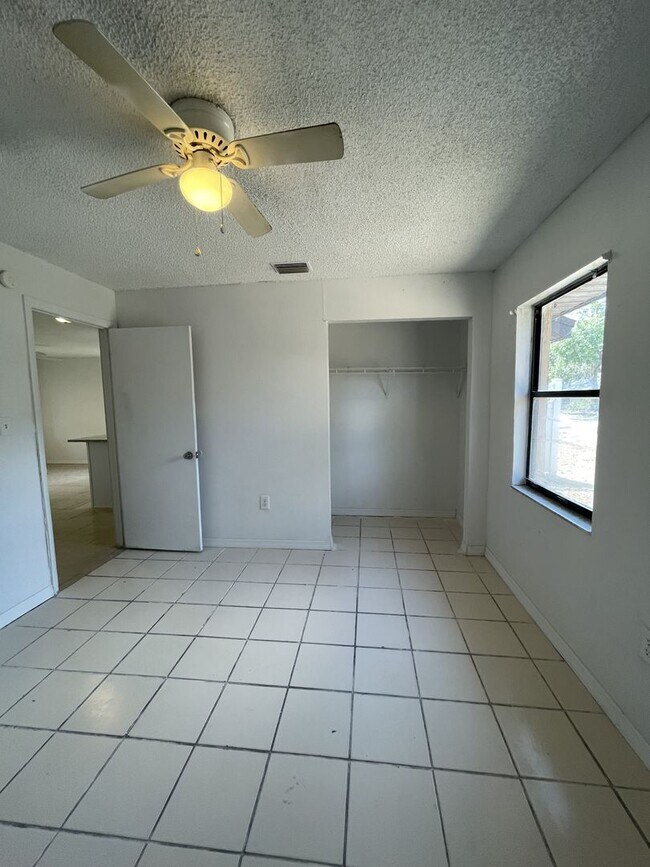 Foto del edificio - 727-729 Pineville Ln