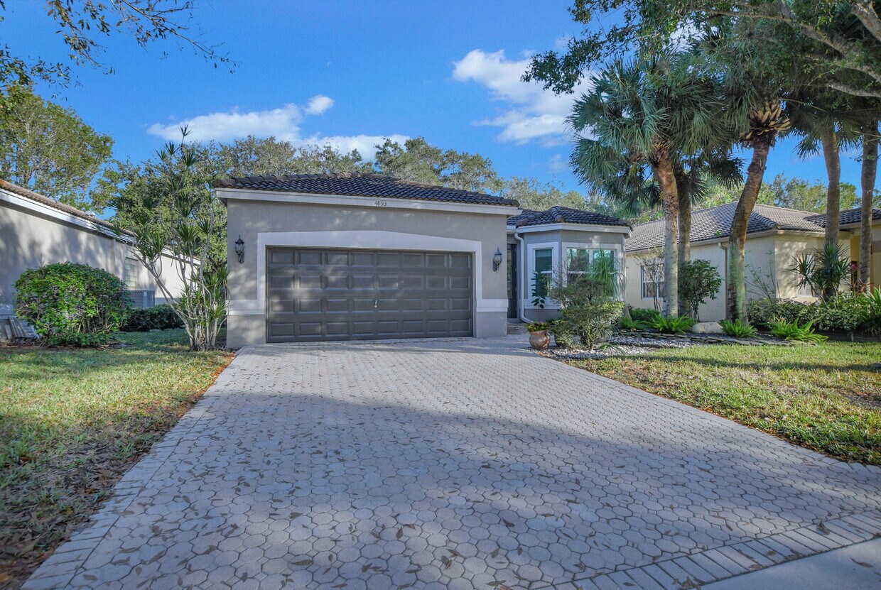 Foto principal - 4893 NW 59th Ct