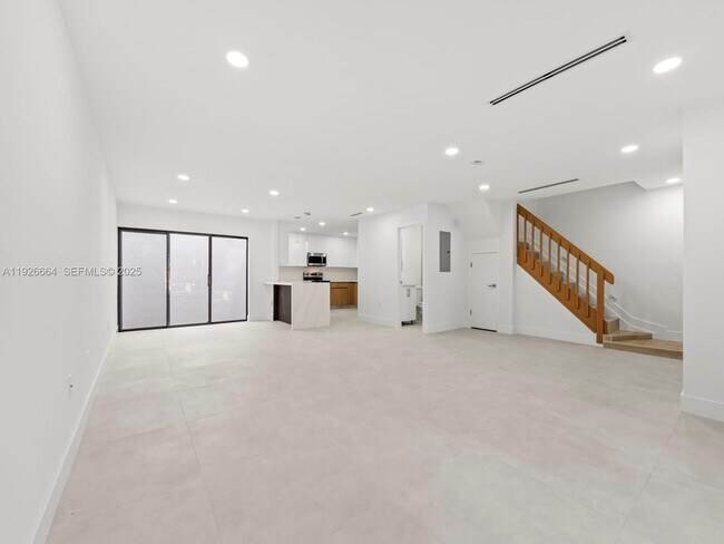 Foto del edificio - 6885 NW 169th St