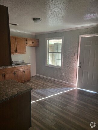 Building Photo - 3200 Proper St