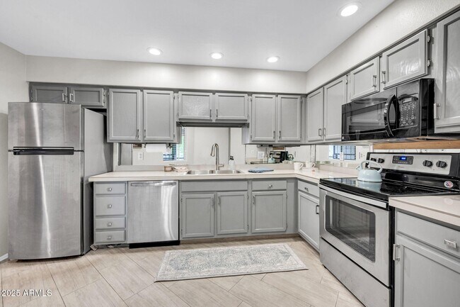 Foto del edificio - 9115 E Purdue Ave