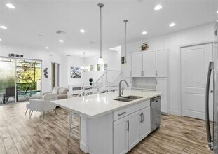 Building Photo - 406 Captiva Dr