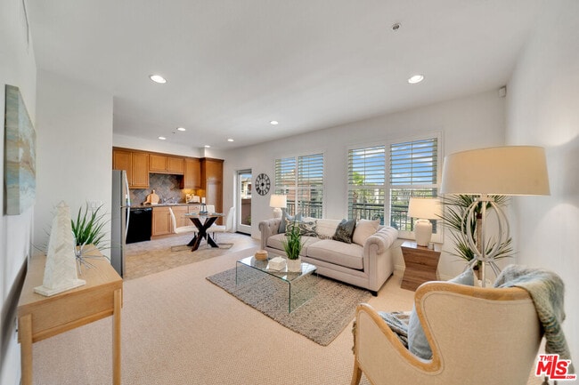 Building Photo - 6020 S Seabluff Dr