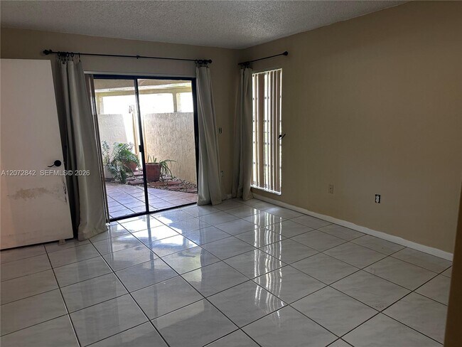 Foto del edificio - 8810 SW 123rd Ct