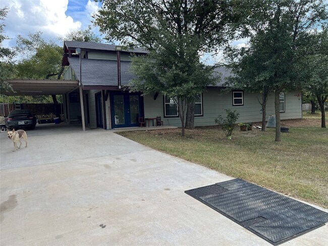 Foto del edificio - 7489 Red Bud Ln