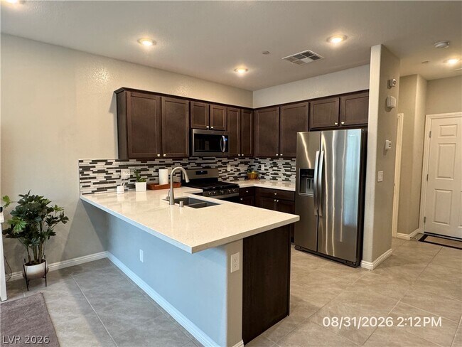 Foto del edificio - 477 Ylang Pl