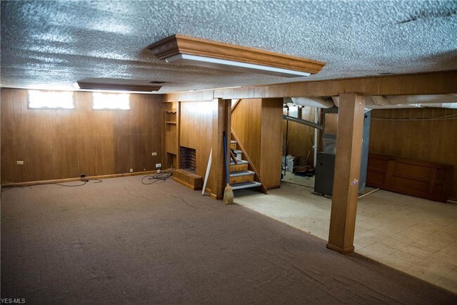 Building Photo - 18401 Maple Heights Blvd