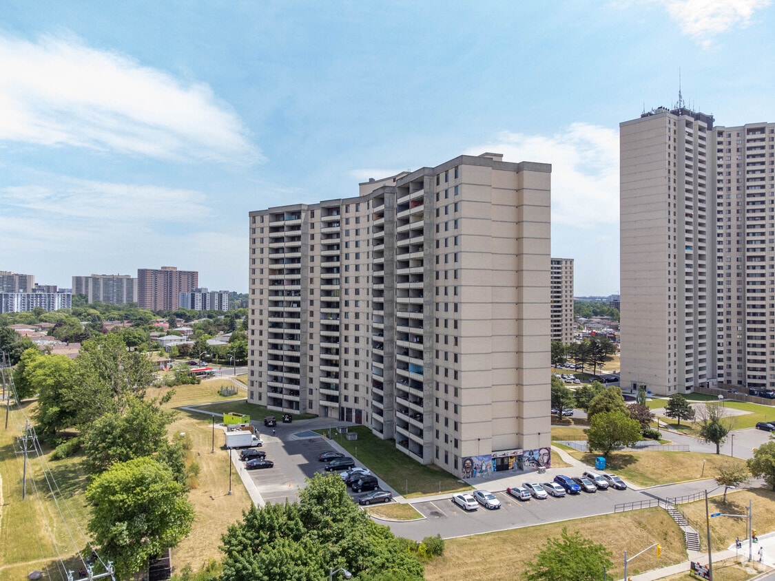 The Palisades Apartments 25 San Romanoway Toronto, ON