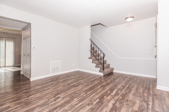 Building Photo - Woodhaven Oaks