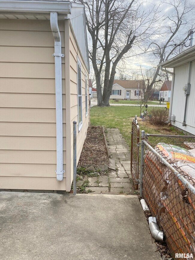 Building Photo - 105 Stahl Ave