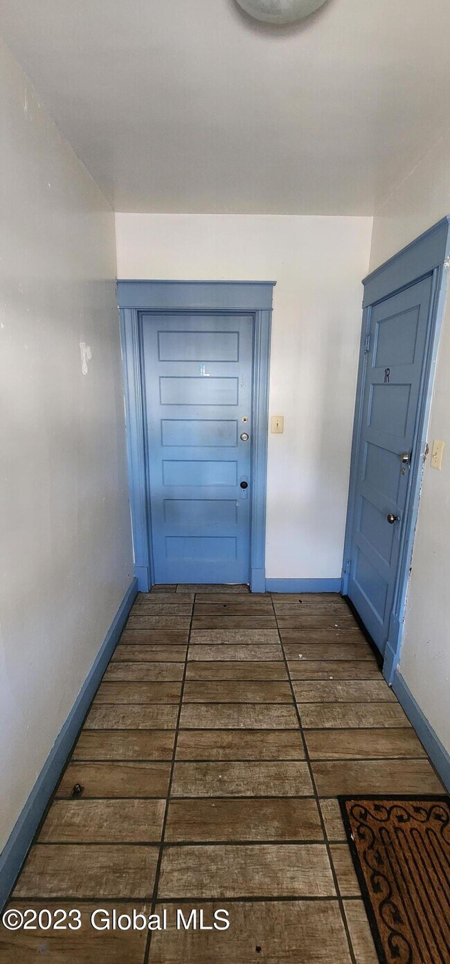 438 N Brandywine Ave Unit 1L, Schenectady, NY 12308 Room for Rent in