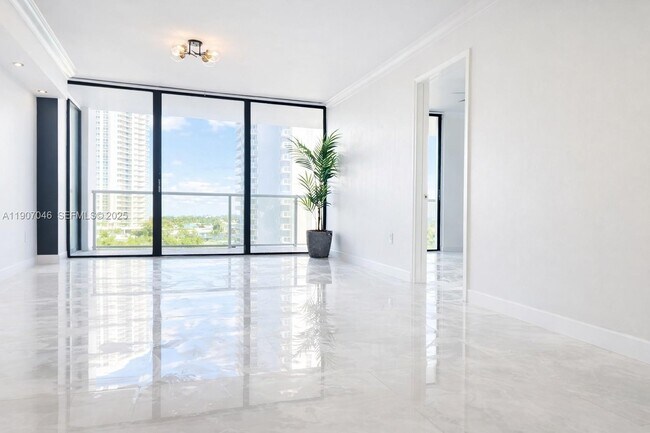 Foto del edificio - 3731 N Country Club Dr