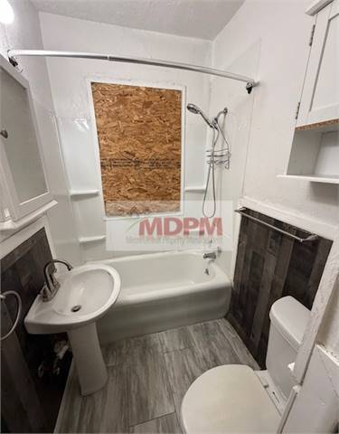 Foto del edificio - 12024 Cherrylawn St
