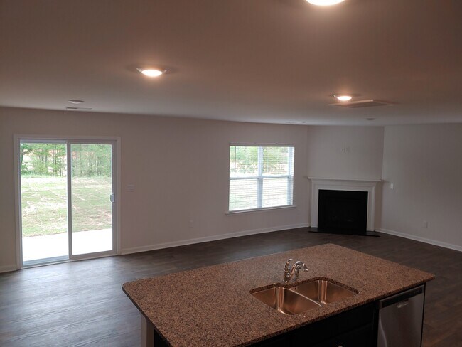 Building Photo - 5064 Pratt Dr