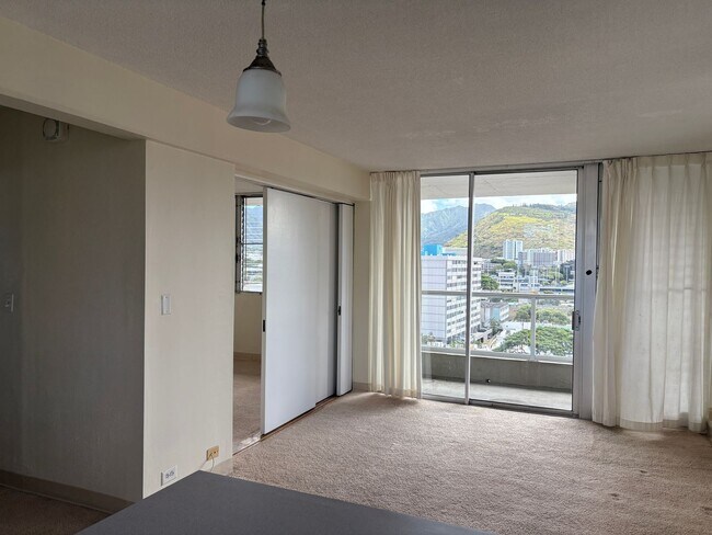 Foto del edificio - An absolute gem in Hono Hale Tower. Located in Mo'il'ili and close to the University of Hawaii.