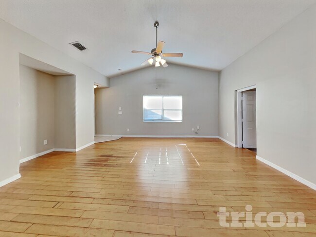 Foto del edificio - 13344 Laraway Dr