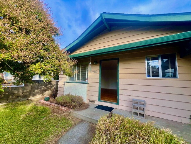 Building Photo - 3/2 In Vacaville!!