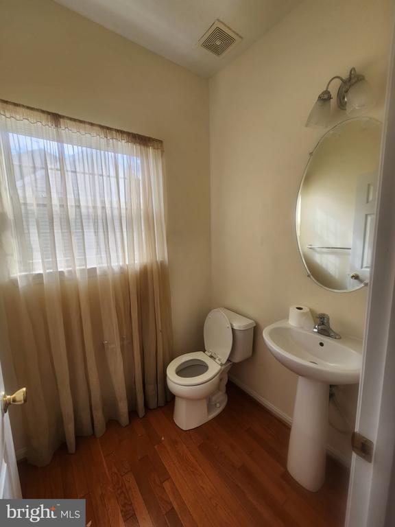 Foto del edificio - 10208 Rolling Green Way