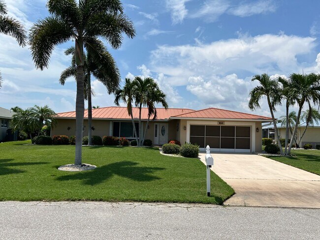 Building Photo - Annual ** PGI Pool / Canal Home ** AVAILAB...