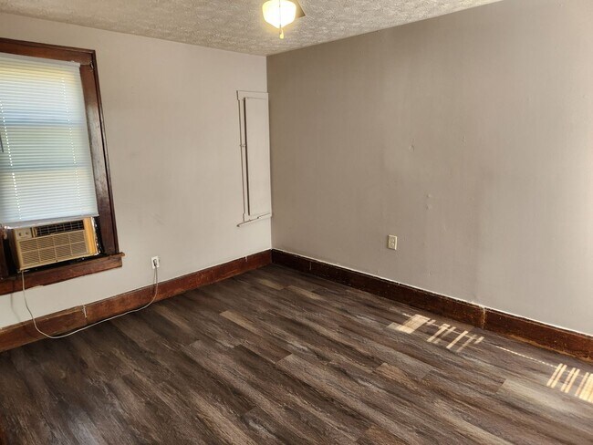 Foto del edificio - 437-437 1/2 Harrison Ave