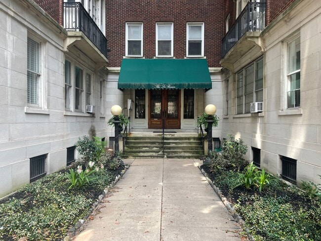 Building Photo - 24 E Liberty