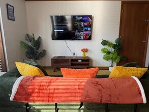 Building Photo - 157 W Holly Ridge Rd