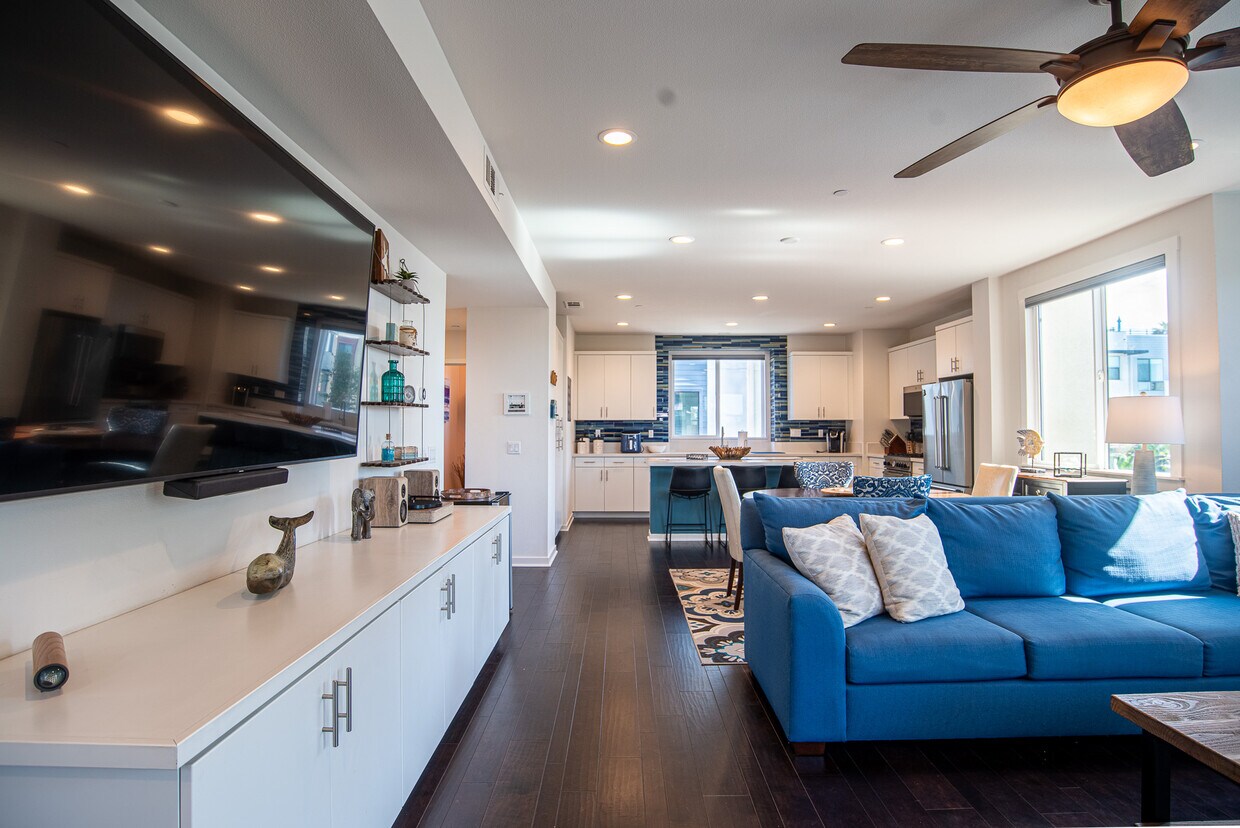 Primary Photo - 1562- Vista del Mar Way