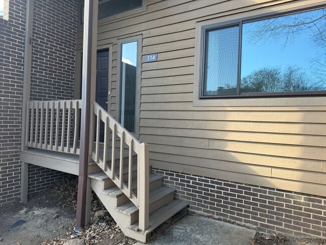 Building Photo - 114 Harvest Dr