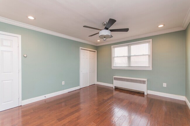 Building Photo - 533 Glenview St