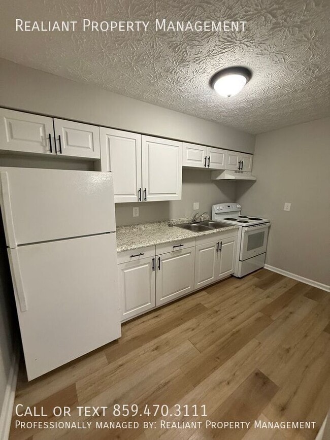 Building Photo - 2069 Fontaine Rd