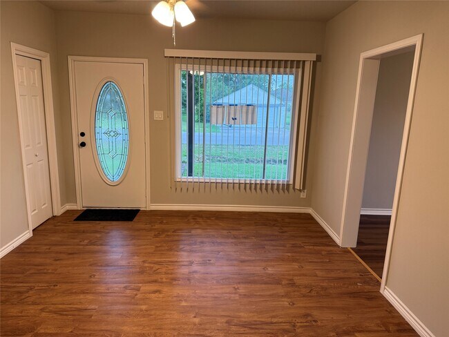 Foto del edificio - 1934 Austin Ave