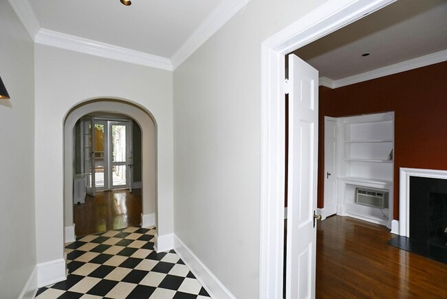Building Photo - 1530 33rd St NW
